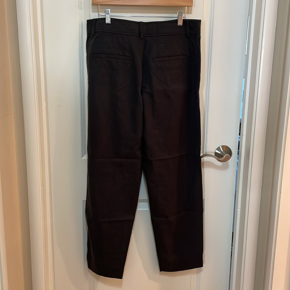 Everlane The Draper Tapered Pant in Buttersmooth in Black - Picture 3 of 5
